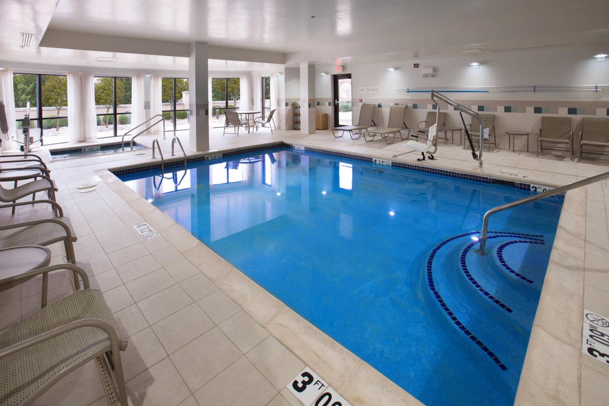 Courtyard By Marriott Файетвил Екстериор снимка