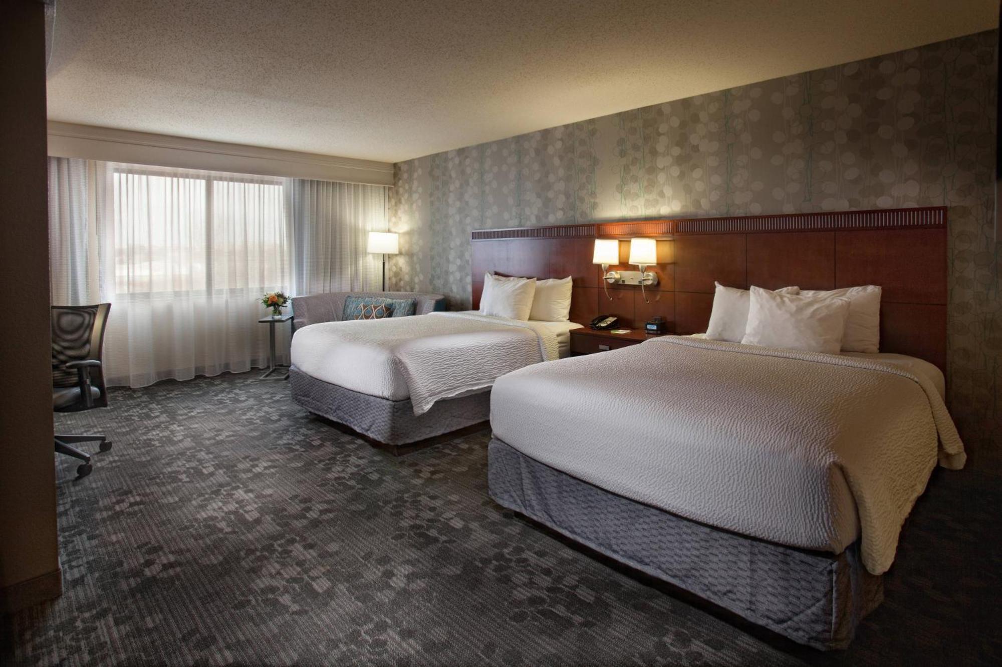 Courtyard By Marriott Файетвил Екстериор снимка