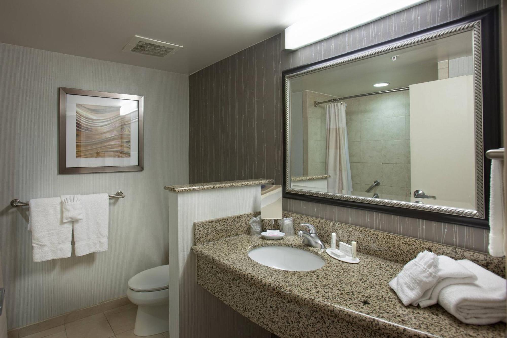 Courtyard By Marriott Файетвил Екстериор снимка