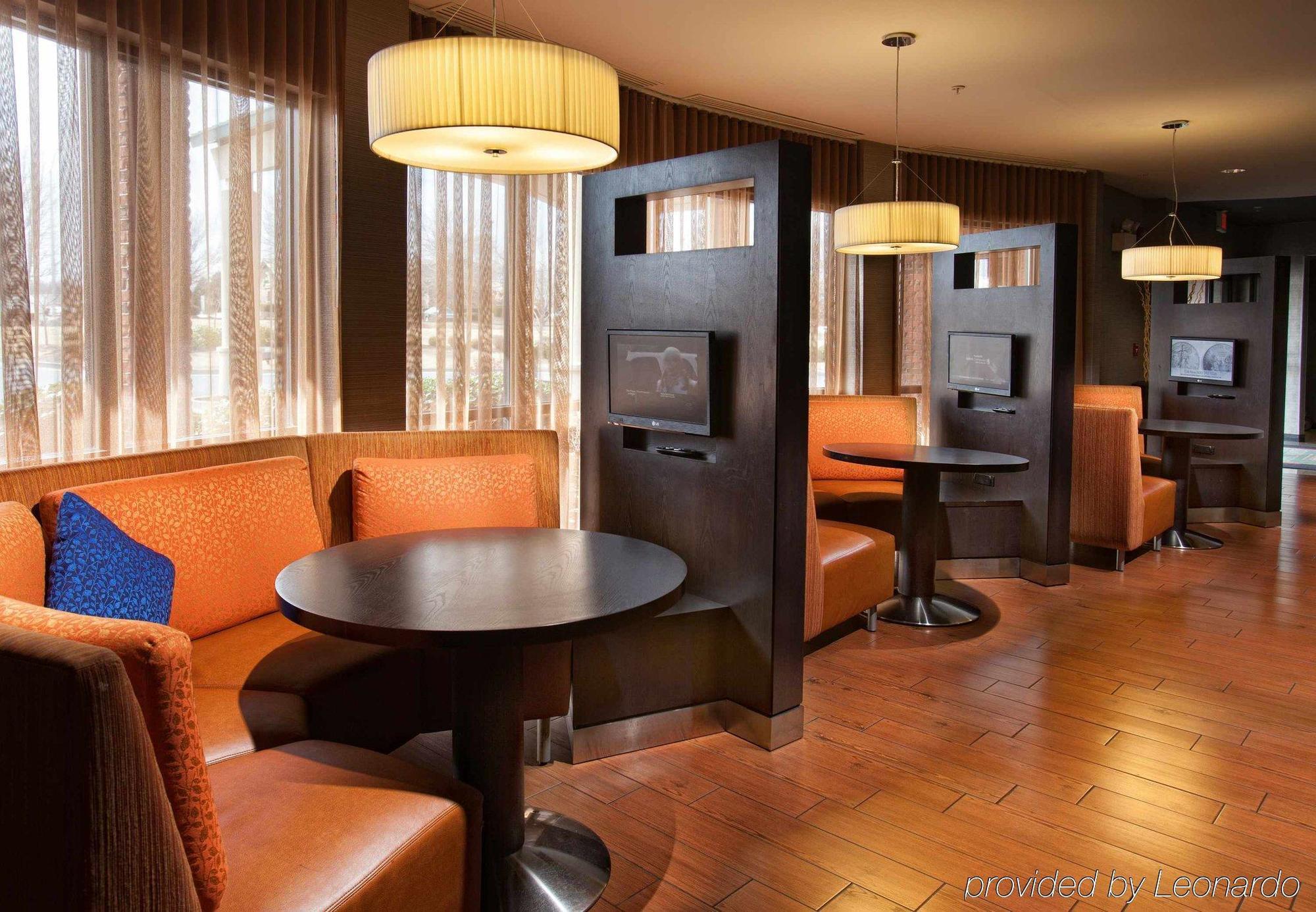Courtyard By Marriott Файетвил Екстериор снимка